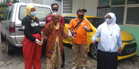 Hidup Sendiri dan Tinggal di Rumah Kosong, Kisah Nenek di Surabaya Ini Bikin Pilu