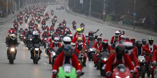 Aksi Santa Ride Menyambut Natal