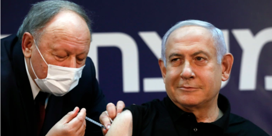 Disiarkan Langsung di TV, Benjamin Netanyahu Orang Pertama Divaksin di Israel