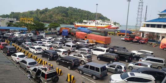 H-6 Nataru, 40.000 Orang dan 5.800 Mobil Pribadi Tinggalkan Jawa menuju Sumatera