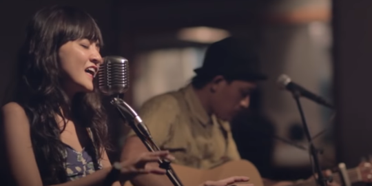 Lirik Lagu Like It Here - Stars and Rabbit