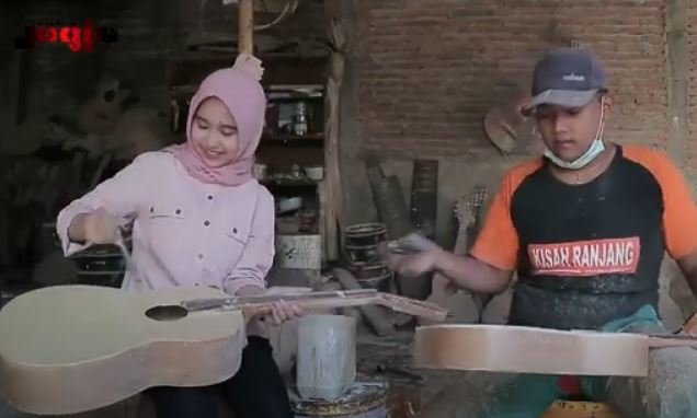kampung gitar sukoharjo