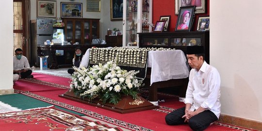 Jokowi di Hari Ibu: Di Tahun Ini, Ibu Saya Tercinta Berpulang