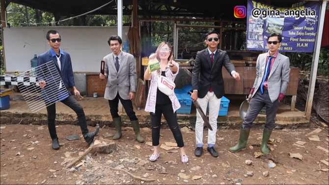 karyawan pabrik tahu unik di bogor