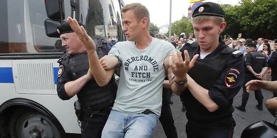 Racun Saraf yang Hampir Bunuh Alaxei Navalny Ditaruh di Celana Dalam