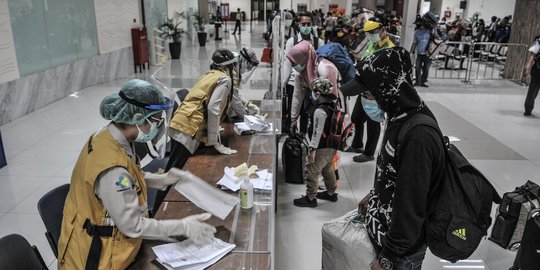 Pemeriksaan Surat Rapid Test bagi Penumpang Kapal