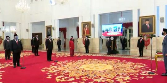 Jokowi Lantik Enam Menteri di Istana Negara