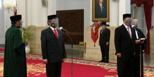 Jokowi Lantik Petrus Reinhard Jadi Kepala BNN