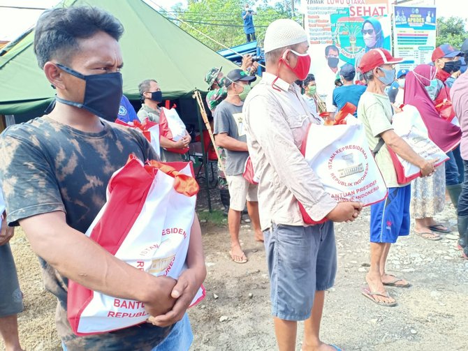 jokowi berikan 10 ribu bantuan sembako untuk korban banjir di luwu utara