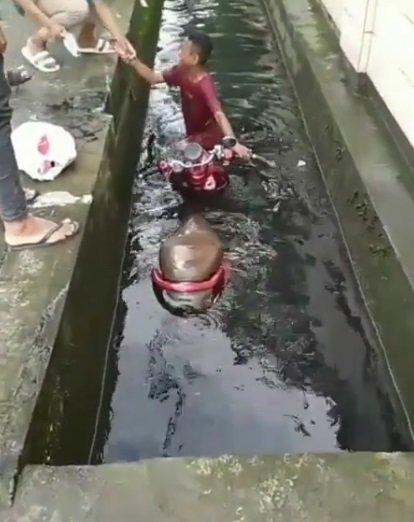 viral video remaja kecemplung got usai standing motor