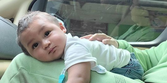 Lucu! Gaya Kiano Anak Baim Wong dan Paula Tidur di Dalam Mobil, Bikin Gemas Netizen