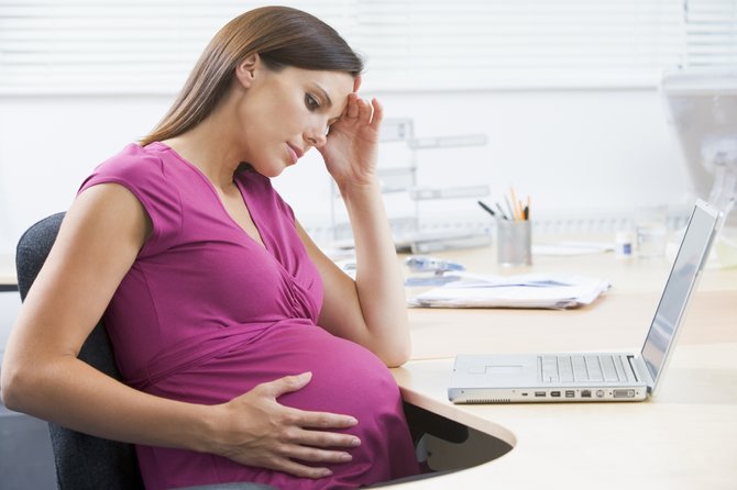 ilustrasi ibu hamil stres