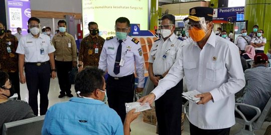 terus bekerja membangun ri di tengah pandemi