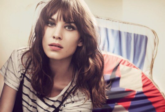 rambut bob keriting alexa chung