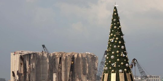 Melihat Pohon Natal Dengan Daftar Nama Korban Ledakan di Beirut