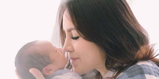 Intip Foto Keluarga Terbaru Momo Geisha, Senyum Brielle Bikin Gemas