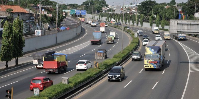 Hari Pertama Libur Natal Lalu Lintas Tol Jagorawi Lancar 7370