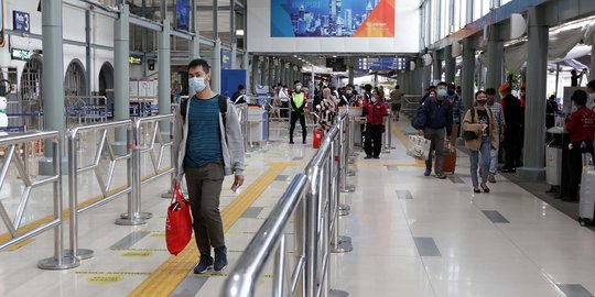 Suasana Stasiun Pasar Senen saat Masa Libur Natal
