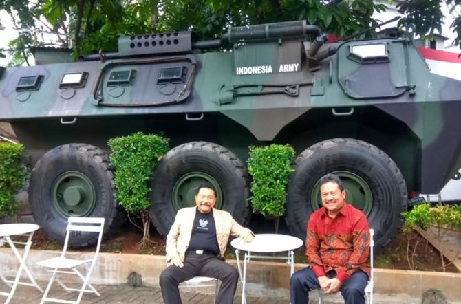 potret mertua jenderal tni andika berlatar belakang panser