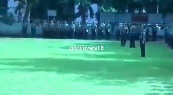 reaksi komandan tni lihat anak buah ngamuk