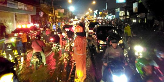 Cegah Penularan Covid-19, Lokasi Pengungsi Banjir Dayeuhkolot Diberi Sekat