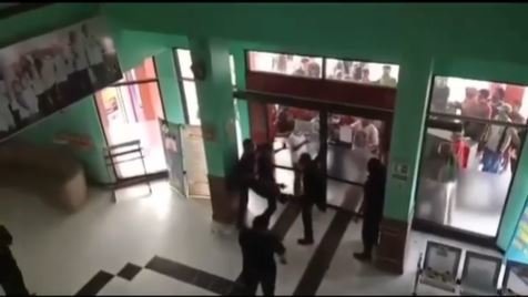 viral video puluhan warga mengamuk di rsud brebes jemput paksa jenazah pasien covid 19