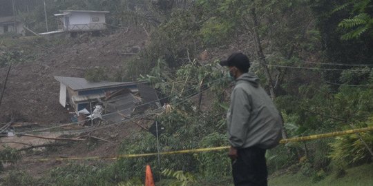 Rawan Longsor, Hati-Hati Melintas di Jalur Menuju Lokasi Wisata Garut