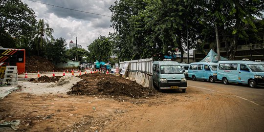 Meninjau Proyek Penataan Stasiun Tebet