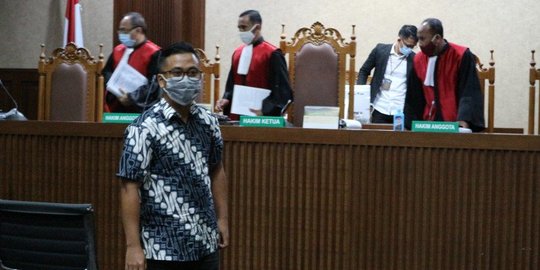 JPU Tuntut Andi Irfan 2,5 Tahun Bui & Denda Rp100 Juta Usai Bantu Pinangki