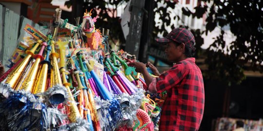 Pemkot Surabaya Berencana Razia Pedagang Terompet Jelang Malam Tahun Baru