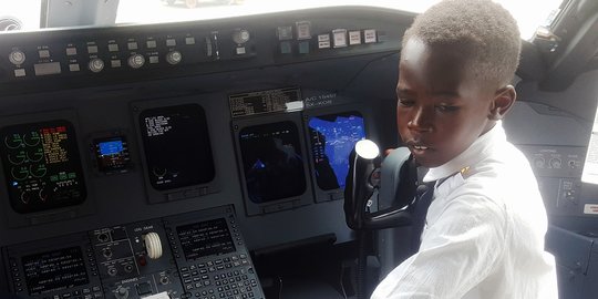 Keren, Bocah 7 tahun di Uganda Bisa Terbangkan Pesawat