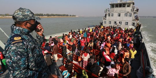 Bangladesh Kembali Kirim Muslim Rohingya ke Pulau Rawan Banjir