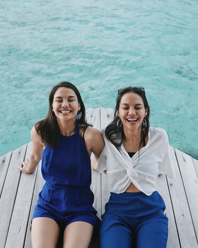 Sama-sama Jadi Model, Intip Deretan Potret Menawan Si Kembar Valerie