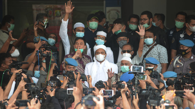 habib rizieq datangi polda metro jaya