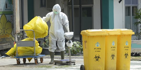 Selama Pandemi Covid-19, Sampah Medis di Muara Sungai Menuju Teluk Jakarta Meningkat