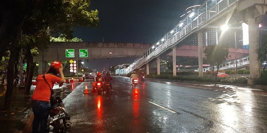 Ruas Jalan Sudirman-Thamrin Ditutup, Polisi Pasang Pembatas