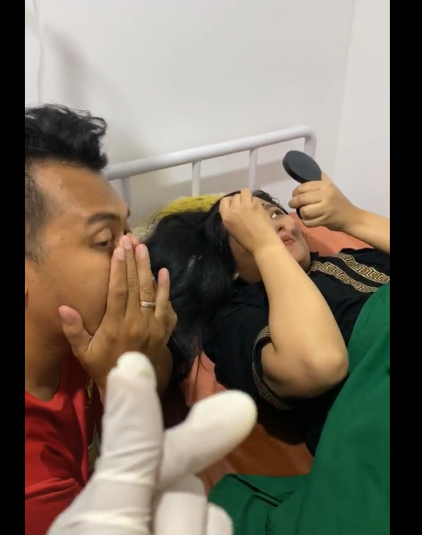 momen kocak dan haru istri make up an saat melahirkan