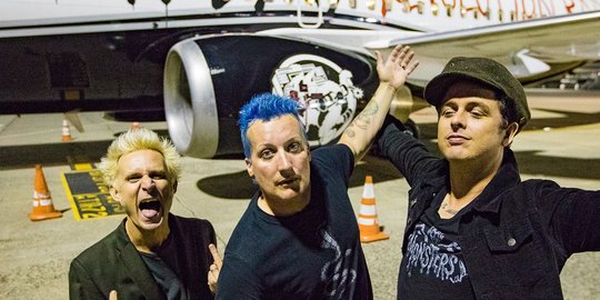 Lirik Lagu 21 Guns - Green Day