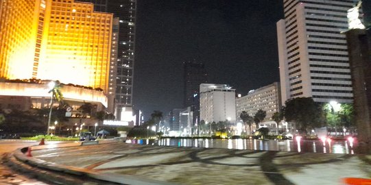 Polisi Buka Water Barrier di Kawasan Jakarta Pusat