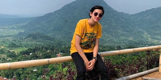 Main di Sinetron Dari Jendela SMP, Ini 5 Potret Clay Gribble yang Selalu Tampil Keren