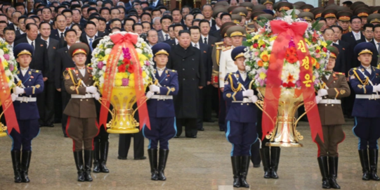 Kim Jong Un Sambut Tahun Baru dengan Ziarah ke Makam Keluarga