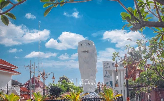 resmi jadi ikon kota patung merlion di madiun ini justru tuai pro kontra