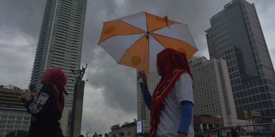 BPBD Minta Warga DKI Waspada Potensi Hujan Disertai Angin Kencang 3 Hari ke Depan