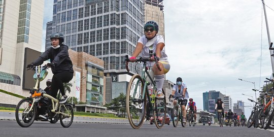 Pesepeda Ramaikan Kawasan Thamrin-Sudirman di Minggu Pertama 2021