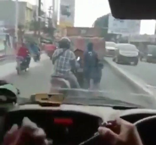 video 039bajing loncat039 nekat mencuri sampai robek terpal truk