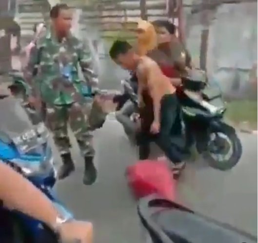 video 039bajing loncat039 nekat mencuri sampai robek terpal truk