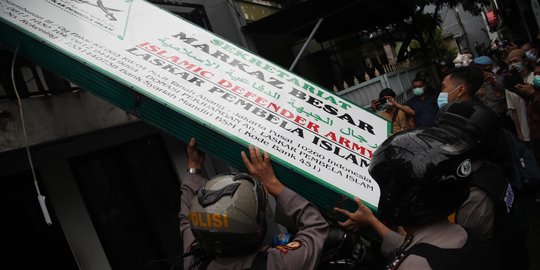 Diskusi Sana-sini Lalu Bubarkan FPI