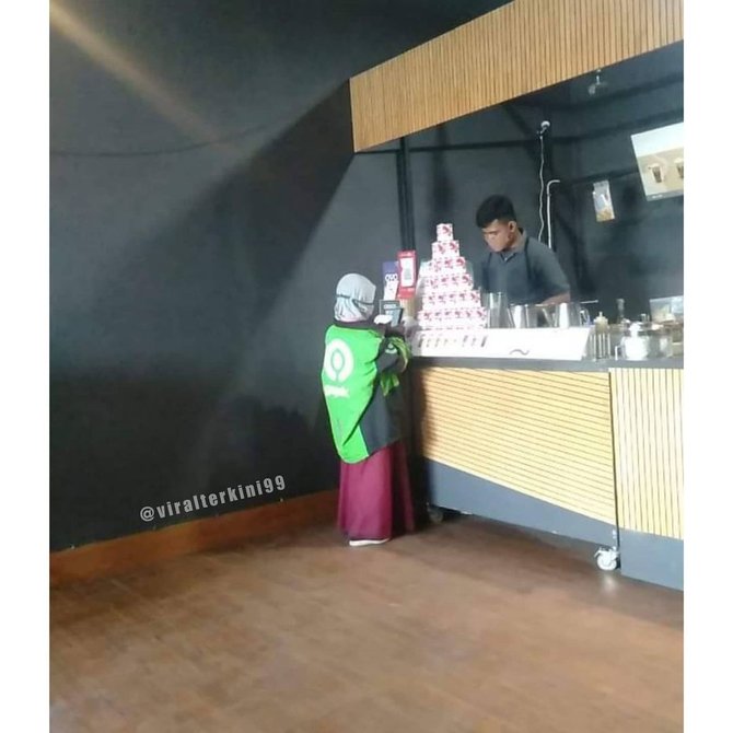 viral bocah berjaket ojol ambil orderan