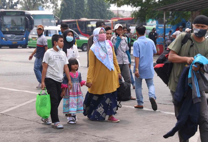 pemudik di terminal kalideres