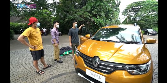 Dimas Dapat Kejutan Mobil Mewah dari Raffi Ahmad, Langsung Ajak Makan Cewek Cantik